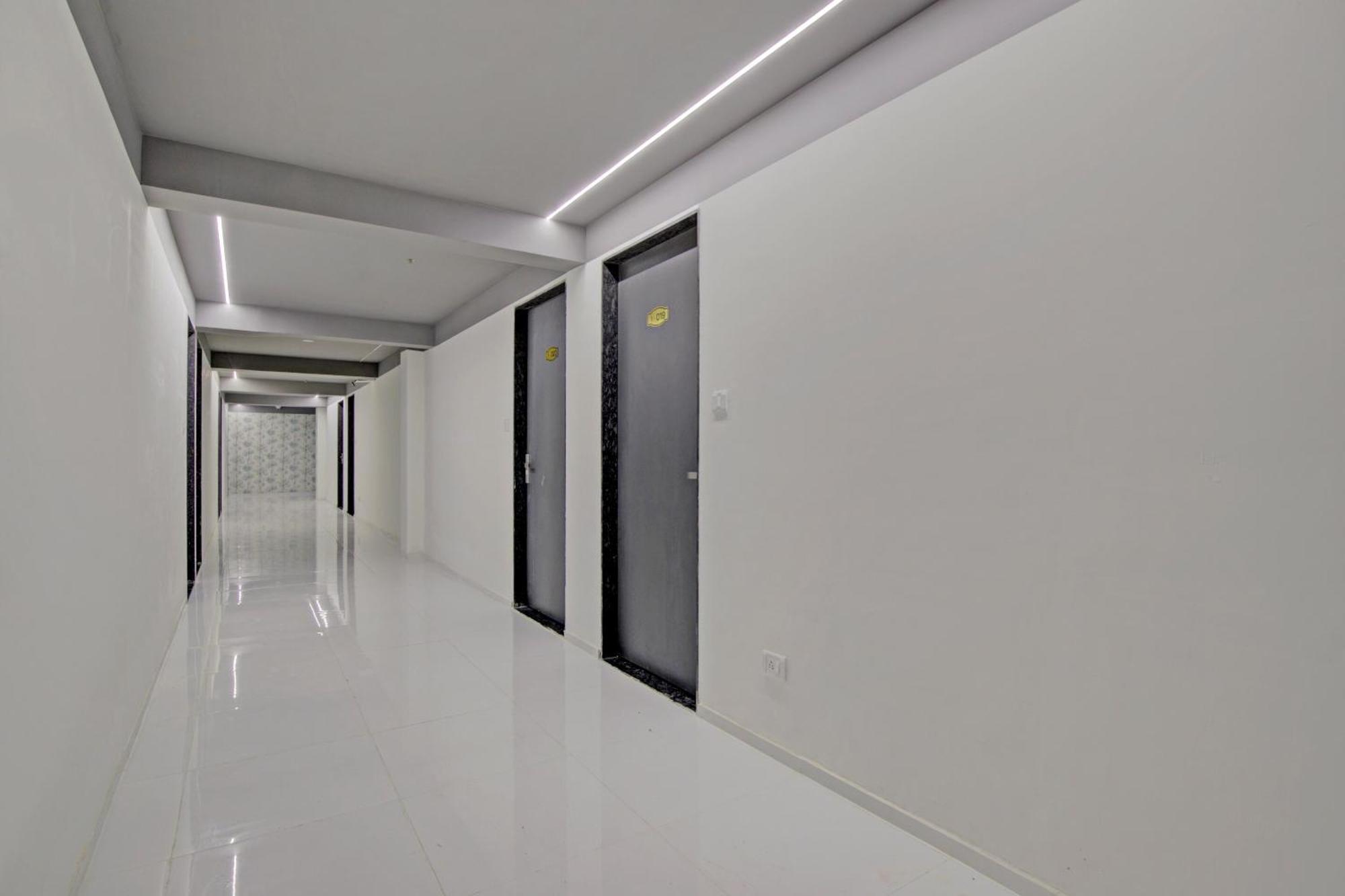 Collection O De'Pearl Hotel Súrat Exteriér fotografie